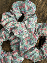 Load image into Gallery viewer, Ditsy Floral Scrunchies