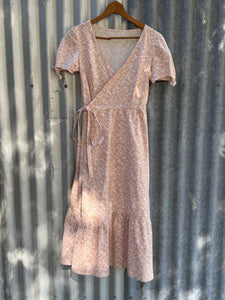 Pippa wrap dress ~ pre loved 🥰 XS/S pink tiny floral