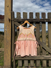 Load image into Gallery viewer, farmhouse smock sample ~ size xs/s
