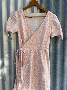 Pippa wrap dress ~ pre loved 🥰 XS/S pink tiny floral