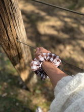 Load image into Gallery viewer, Scrunchies
